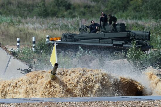 Tank Biathlon 2014 competition. Day One