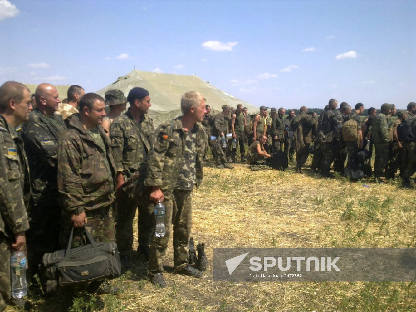 Ukrainian soldiers ask for shelter in Russia