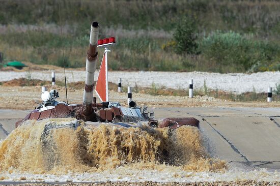 Tank Biathlon 2014 competition. Day One