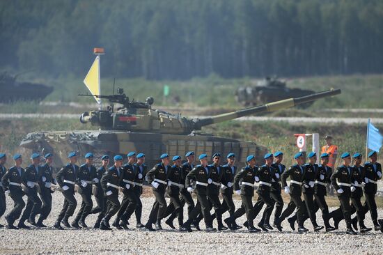 Tank Biathlon 2014 competition. Day One