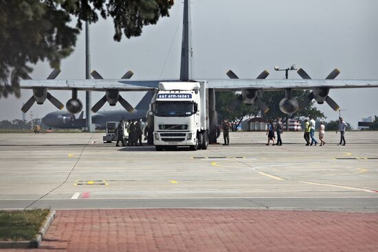 Aircraft with bodies of those killed in Boeing 777 crash heads off to Netherlands