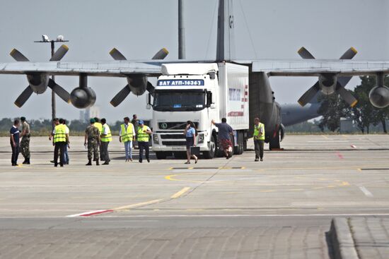 Aircraft with bodies of those killed in Boeing 777 crash heads off to Netherlands