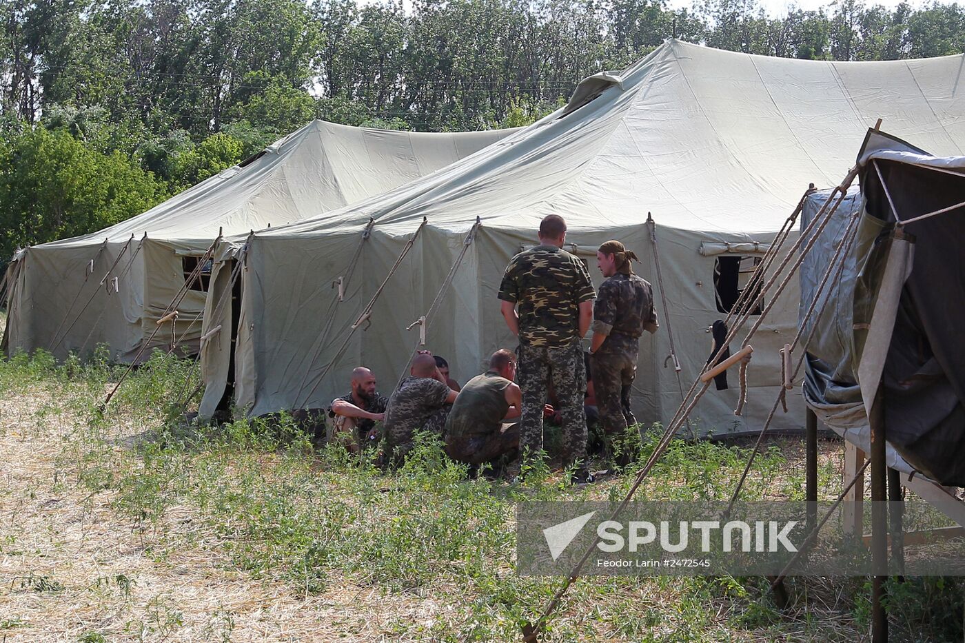 Ukrainian soldiers ask for shelter in Russia