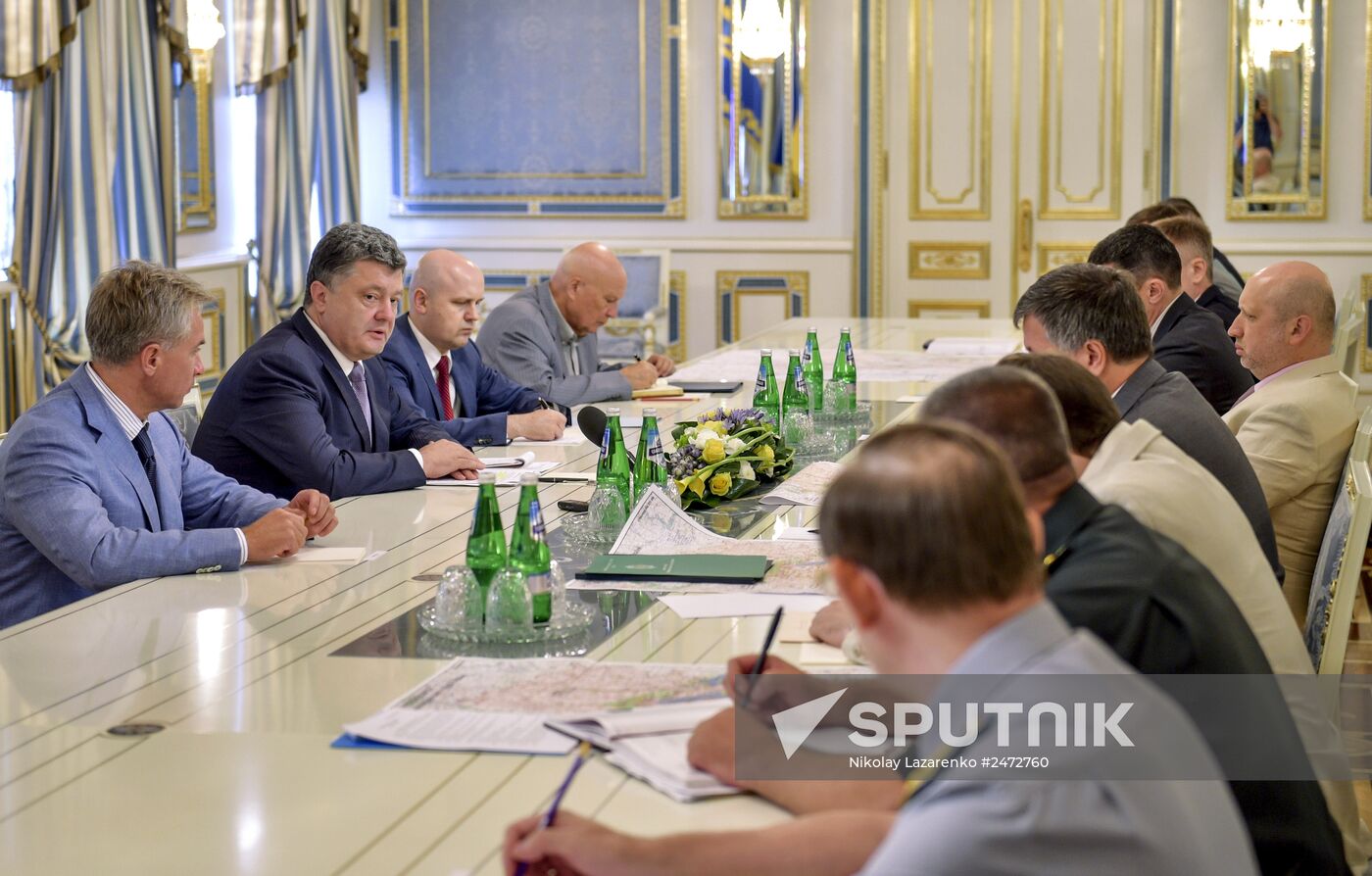Petro Poroshenko meets with chiefs of national security, defense and law-enforcement agencies