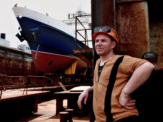 Launching border guard ship "Sapfir" in Vladivostok