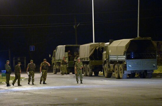 Transfer of Ukrainian soldiers at Veselo-Voznesensk checkpoint