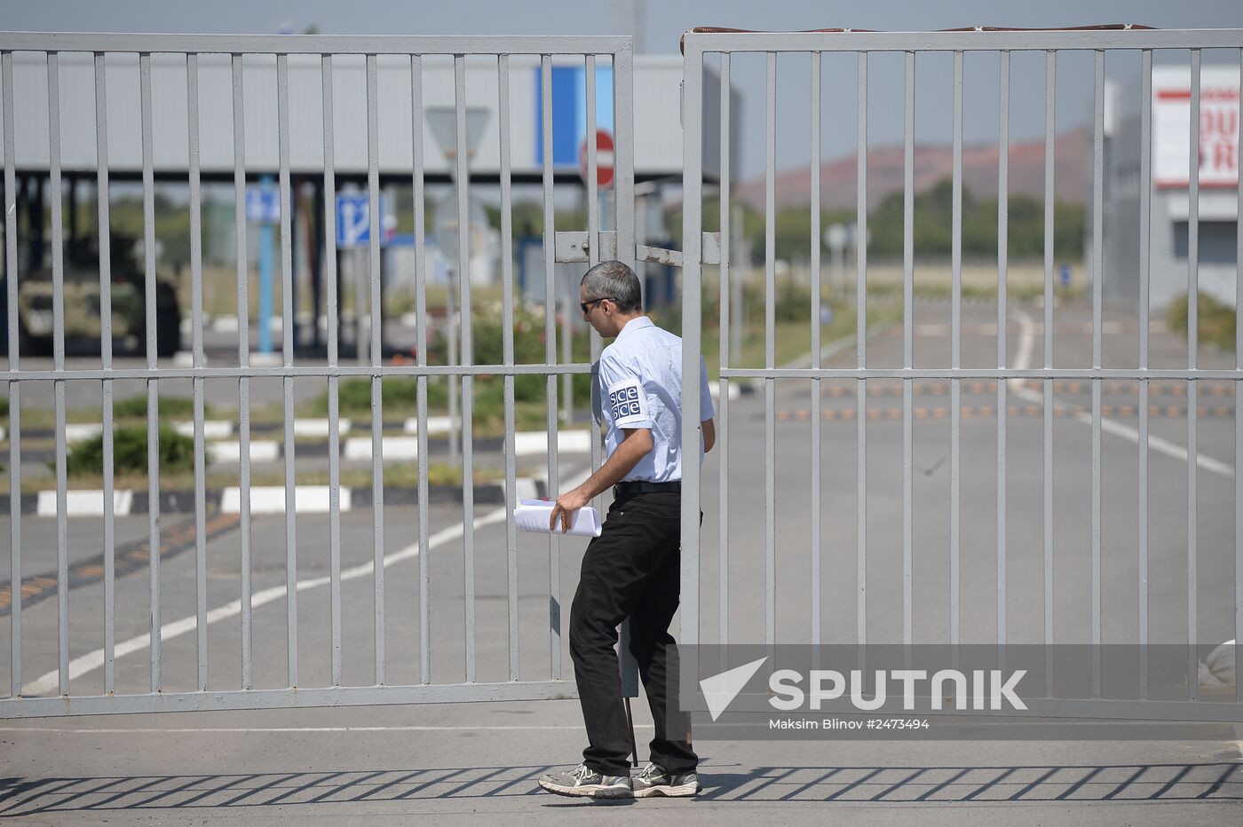 OSCE mission head Paul Picard gives press briefing at Gukovo border crossing point