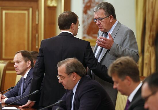 Dmitry Medvedev holds Government meeting on August 7, 2014