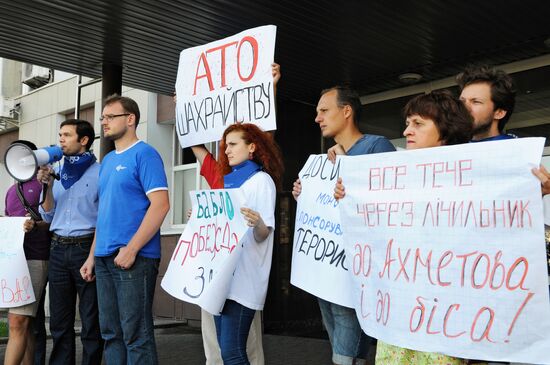 Democratic Alliance conducts picket by National Commission on Utilities