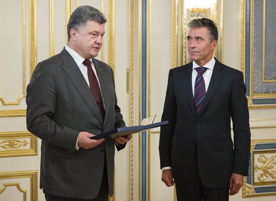 Poroshenko meets with NATO Secretary General Rasmussen