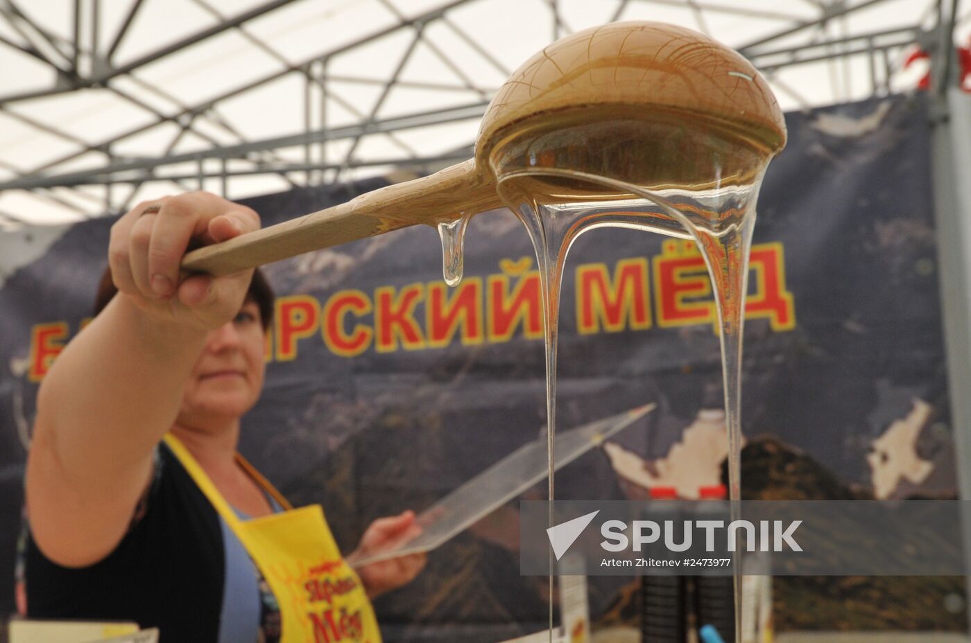 Honey fair at Kolomenskoye Museum and Reserve