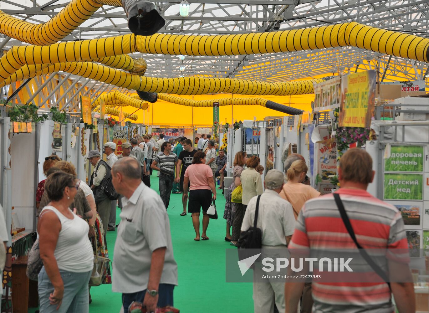 Honey fair at Kolomenskoye Museum and Reserve