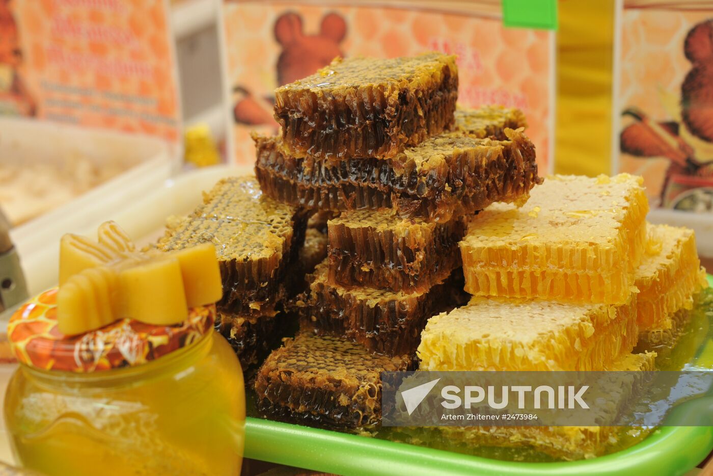 Honey fair at Kolomenskoye Museum and Reserve