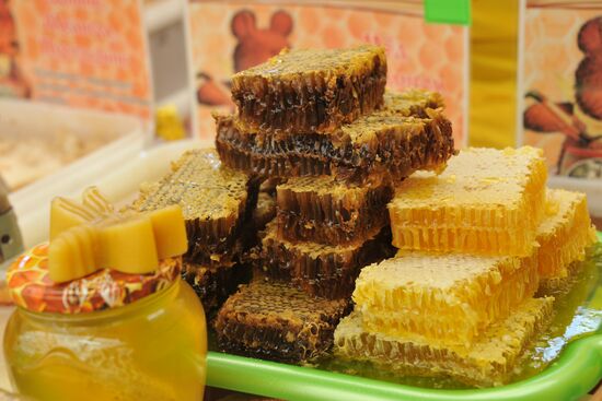 Honey fair at Kolomenskoye Museum and Reserve