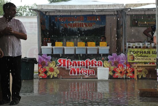 Honey fair at Kolomenskoye Museum and Reserve