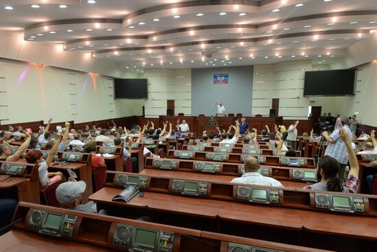 Alexander Zakharchenko appointed new Prime Minister of Donetsk People's Republic by republic's Supreme Council
