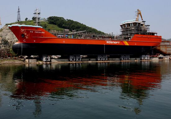 Tanker "Sakhalin" commissioned in Vladivostok