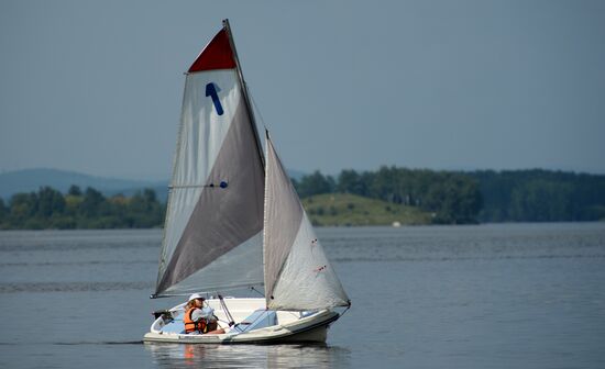 "Flagman" children's flotilla in Yekaterinburg