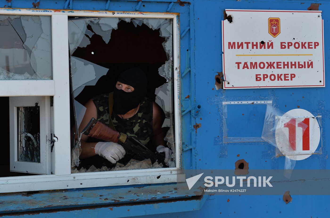 Lugansk People's Republic militia take over Dolzhansky border crossing point on Russian border