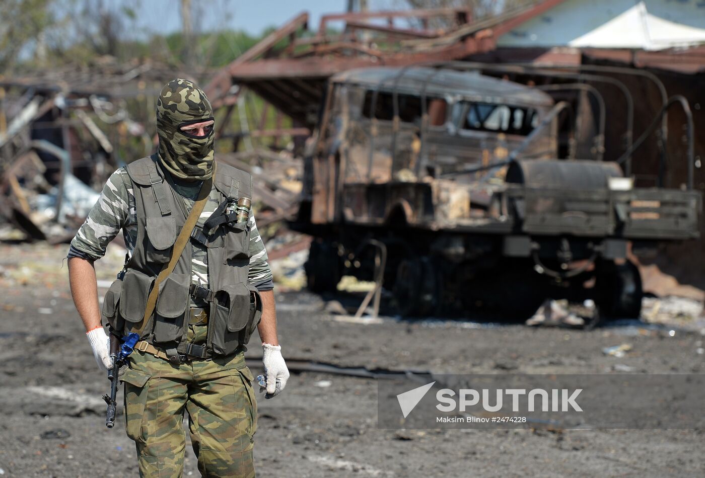 Lugansk People's Republic militia take over Dolzhansky border crossing point on Russian border