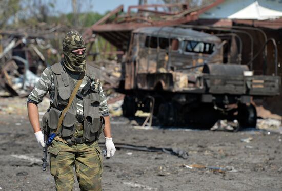 Lugansk People's Republic militia take over Dolzhansky border crossing point on Russian border