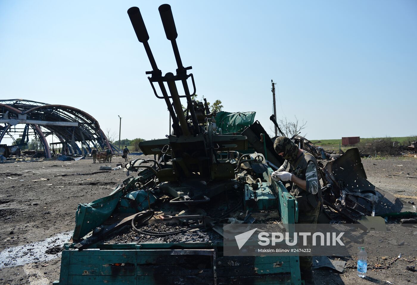 Lugansk People's Republic militia take over Dolzhansky border crossing point on Russian border