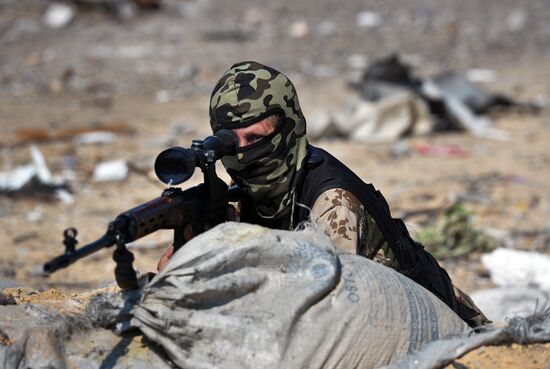 Lugansk People's Republic militia take over Dolzhansky border crossing point on Russian border