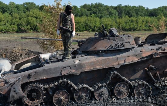 Lugansk People's Republic militia take over Dolzhansky border crossing point on Russian border