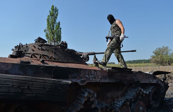 Lugansk People's Republic militia take over Dolzhansky border crossing point on Russian border
