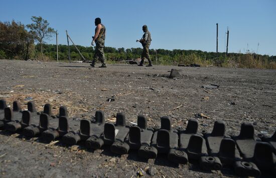 Lugansk People's Republic militia take over Dolzhansky border crossing point on Russian border