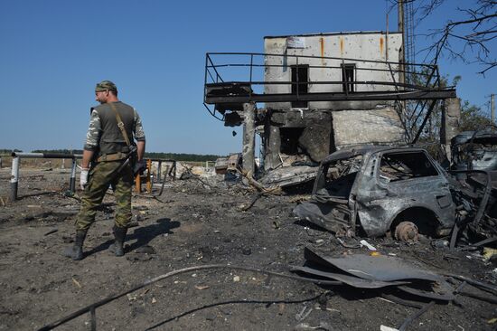 Lugansk People's Republic militia take over Dolzhansky border crossing point on Russian border