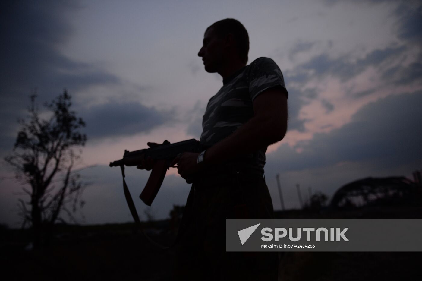 Lugansk People's Republic militia take over Dolzhansky border crossing point on Russian border