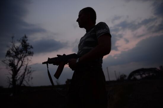 Lugansk People's Republic militia take over Dolzhansky border crossing point on Russian border