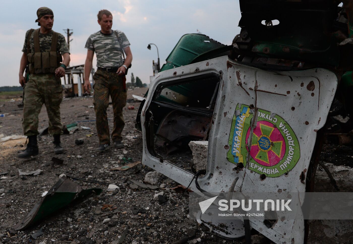 Lugansk People's Republic militia take over Dolzhansky border crossing point on Russian border