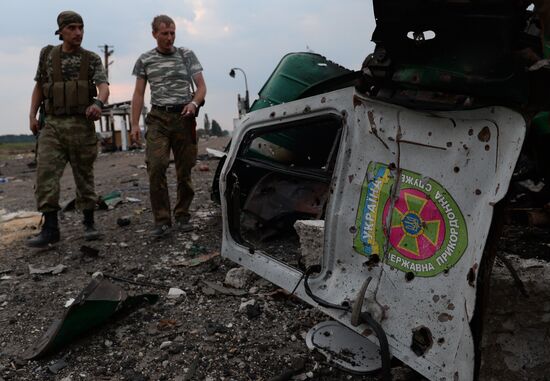 Lugansk People's Republic militia take over Dolzhansky border crossing point on Russian border