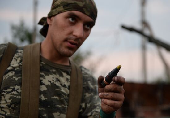 Lugansk People's Republic militia take over Dolzhansky border crossing point on Russian border