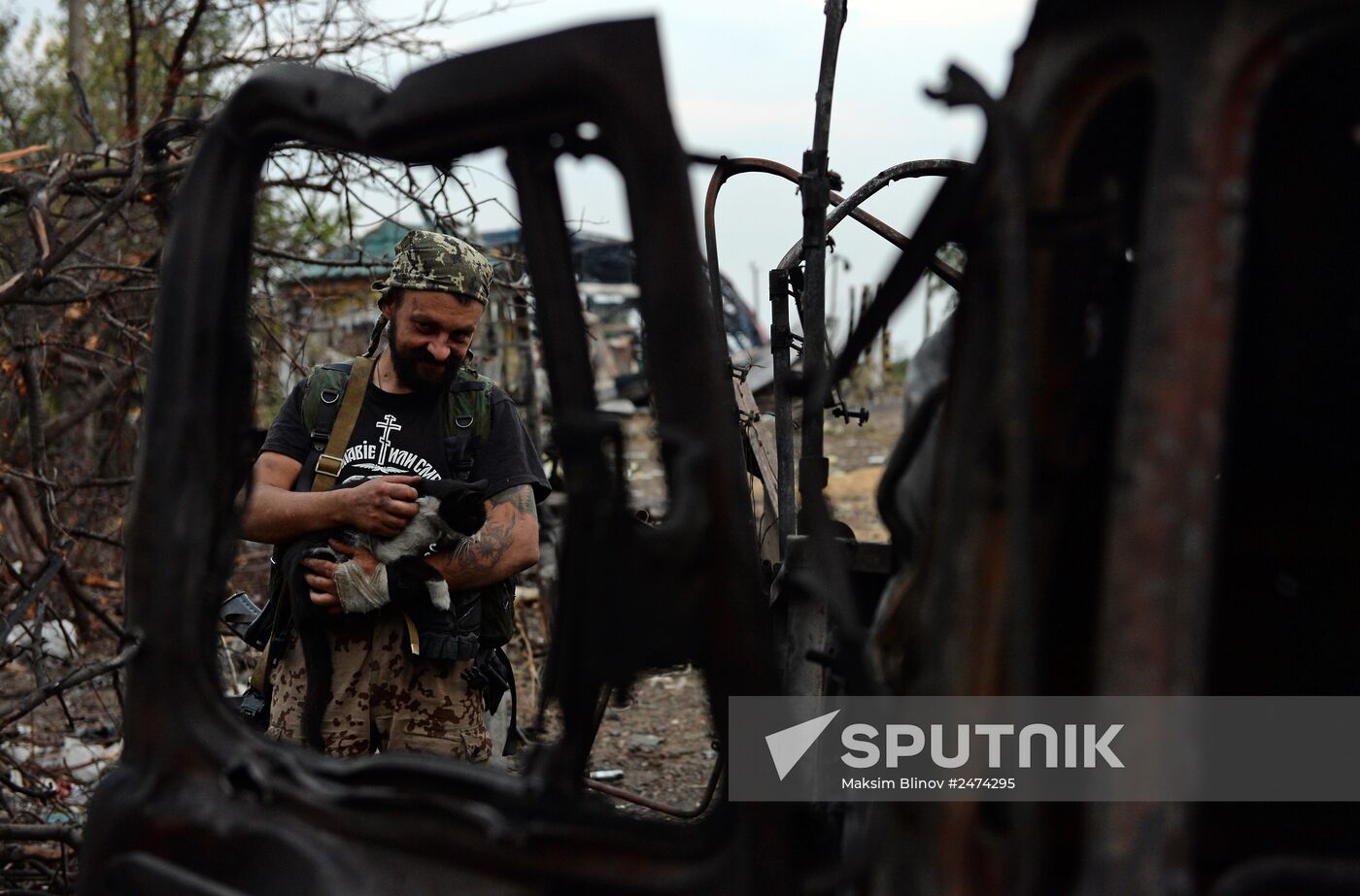 Lugansk People's Republic militia take over Dolzhansky border crossing point on Russian border