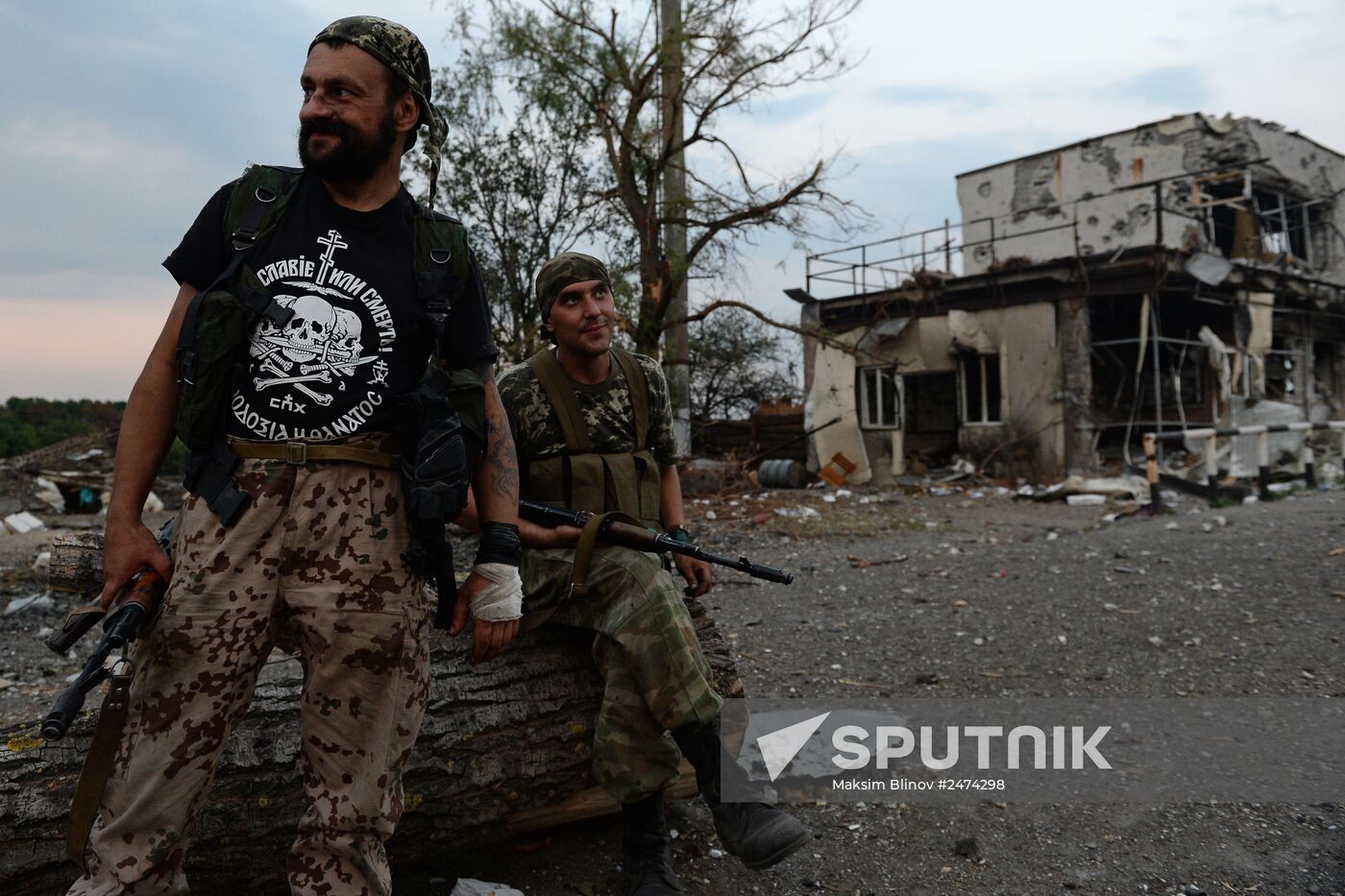 Lugansk People's Republic militia take over Dolzhansky border crossing point on Russian border