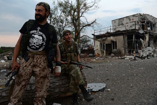 Lugansk People's Republic militia take over Dolzhansky border crossing point on Russian border