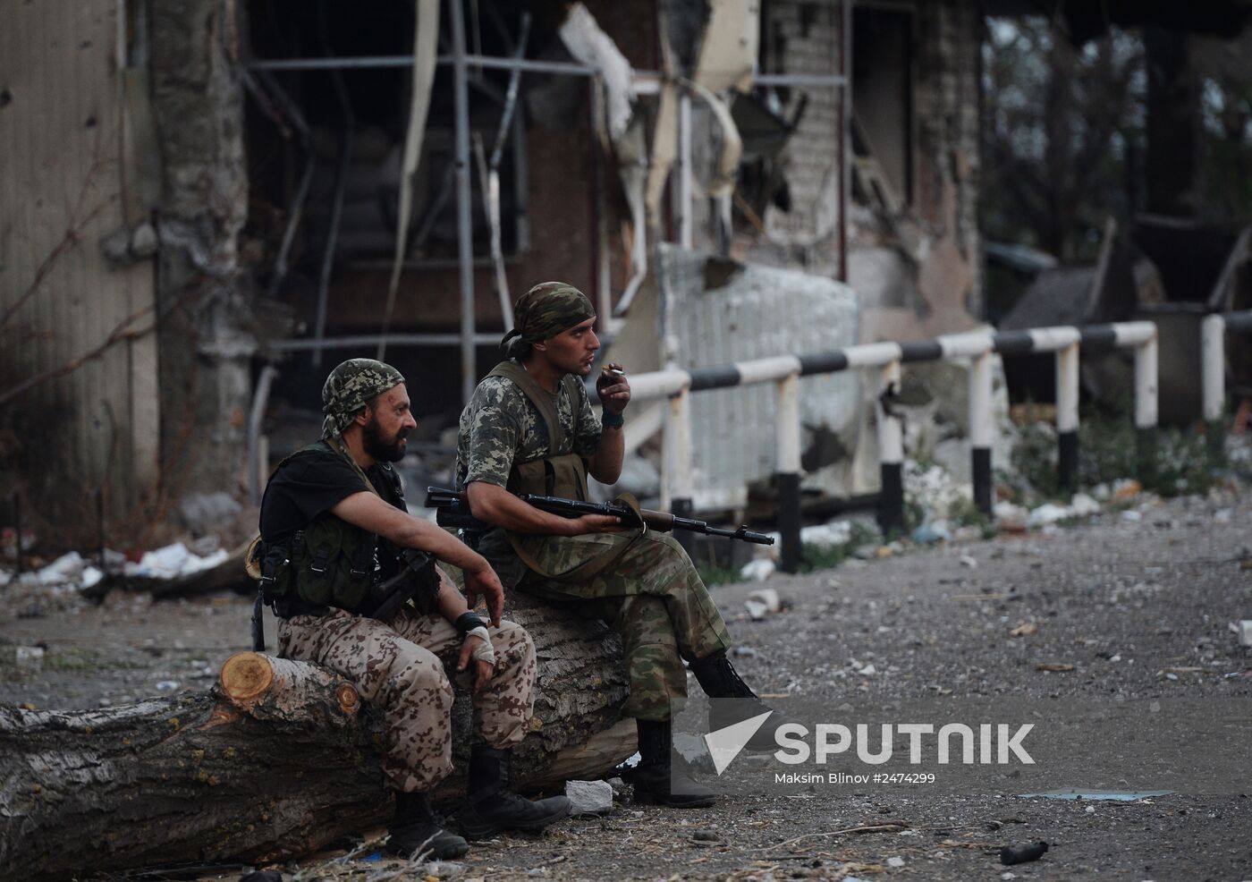 Lugansk People's Republic militia take over Dolzhansky border crossing point on Russian border