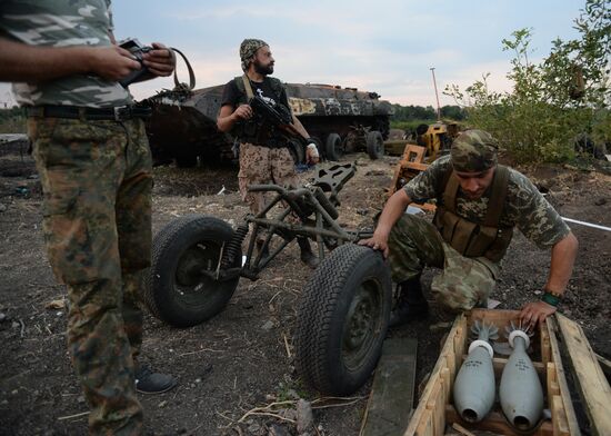 Lugansk People's Republic militia take over Dolzhansky border crossing point on Russian border