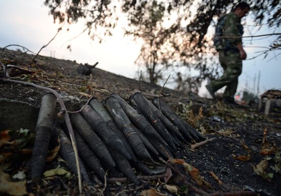 Lugansk People's Republic militia take over Dolzhansky border crossing point on Russian border