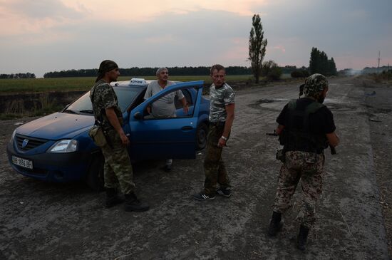 Lugansk People's Republic militia take over Dolzhansky border crossing point on Russian border