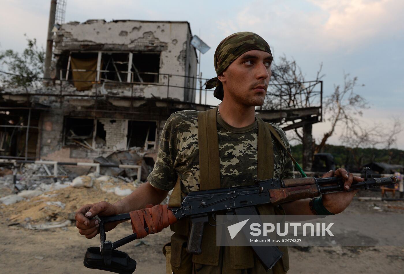 Lugansk People's Republic militia take over Dolzhansky border crossing point on Russian border