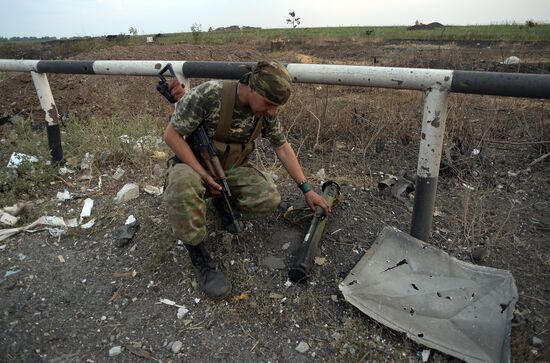 Lugansk People's Republic militia take over Dolzhansky border crossing point on Russian border
