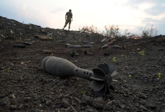 Lugansk People's Republic militia take over Dolzhansky border crossing point on Russian border