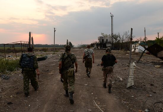 Lugansk People's Republic take over Dolzhansky border crossing point on Russian border