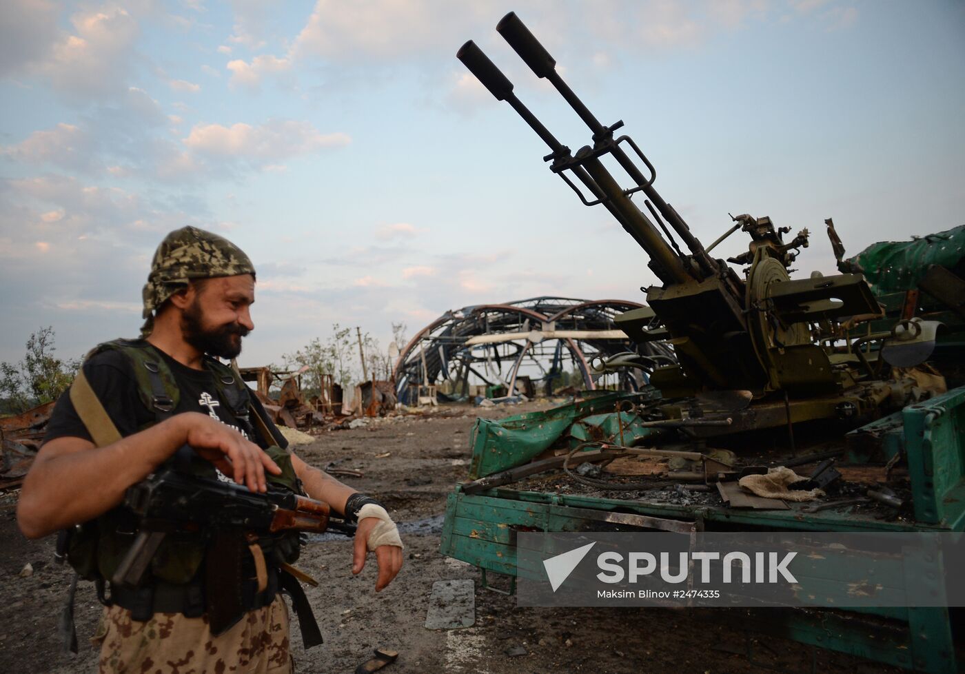 Lugansk People's Republic militia take over Dolzhansky border crossing point on Russian border