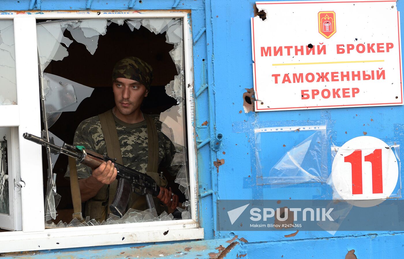 Lugansk People's Republic militia take over Dolzhansky border crossing point on Russian border