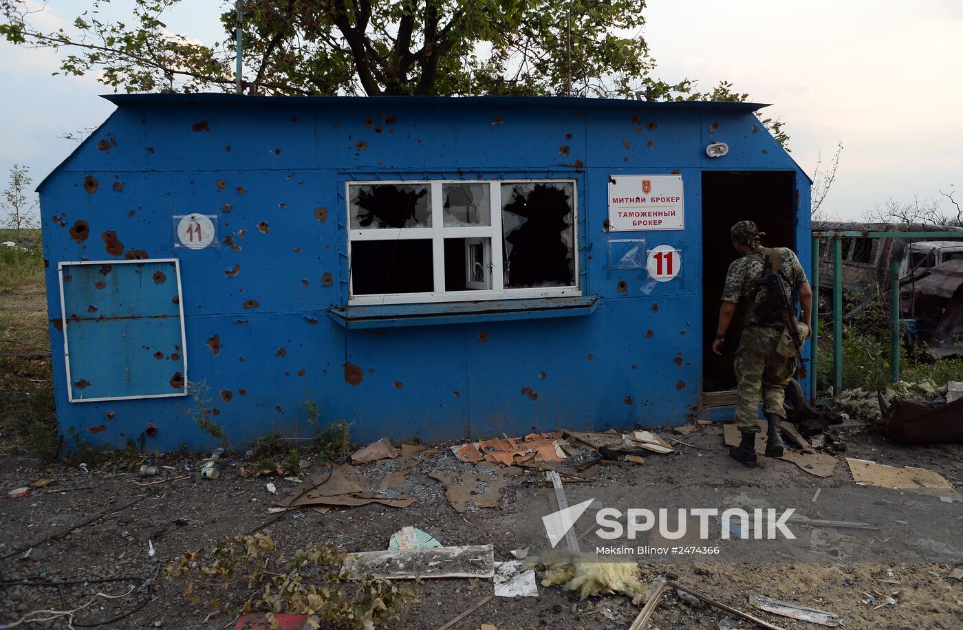 Lugansk People's Republic militia take over Dolzhansky border crossing point on Russian border